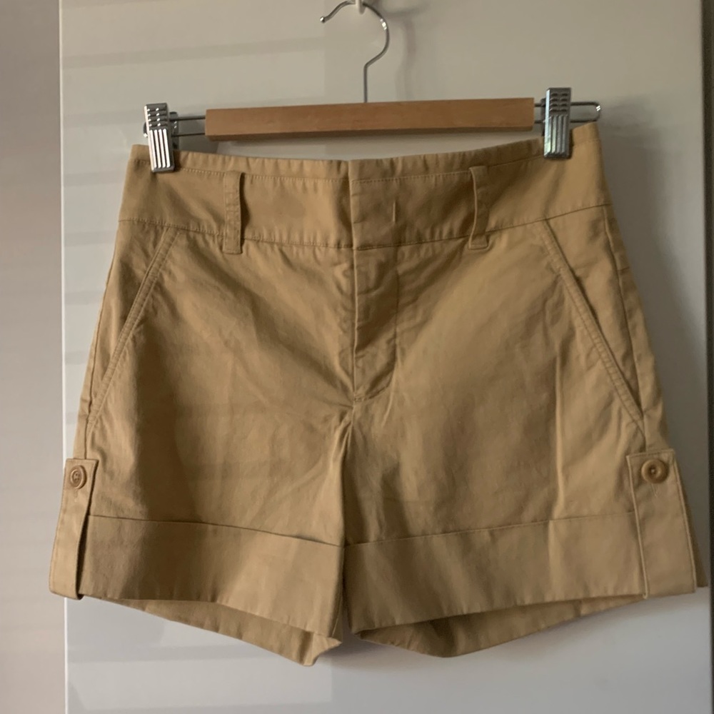 Vince Shorts Khaki Roll Tab Cuffed Shorts 4.5” Inseam Sz 0 Tan Color